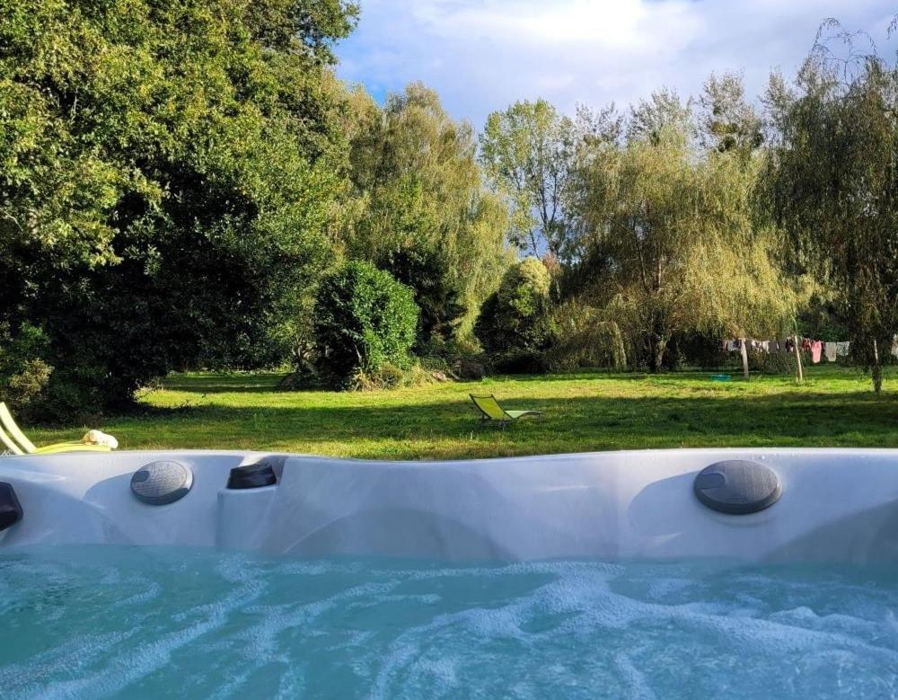 Bed and Breakfast Le Domaine Des Sources Landevant Экстерьер фото